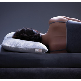 Orthopillo Med - A traditional style of pillow, but with a shaped natural latex core - From Dormiente